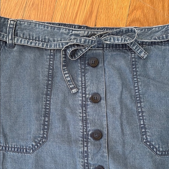 GAP Lyocell Blue Denim Skirt Women's M Button Front Style - Picture 2 of 5